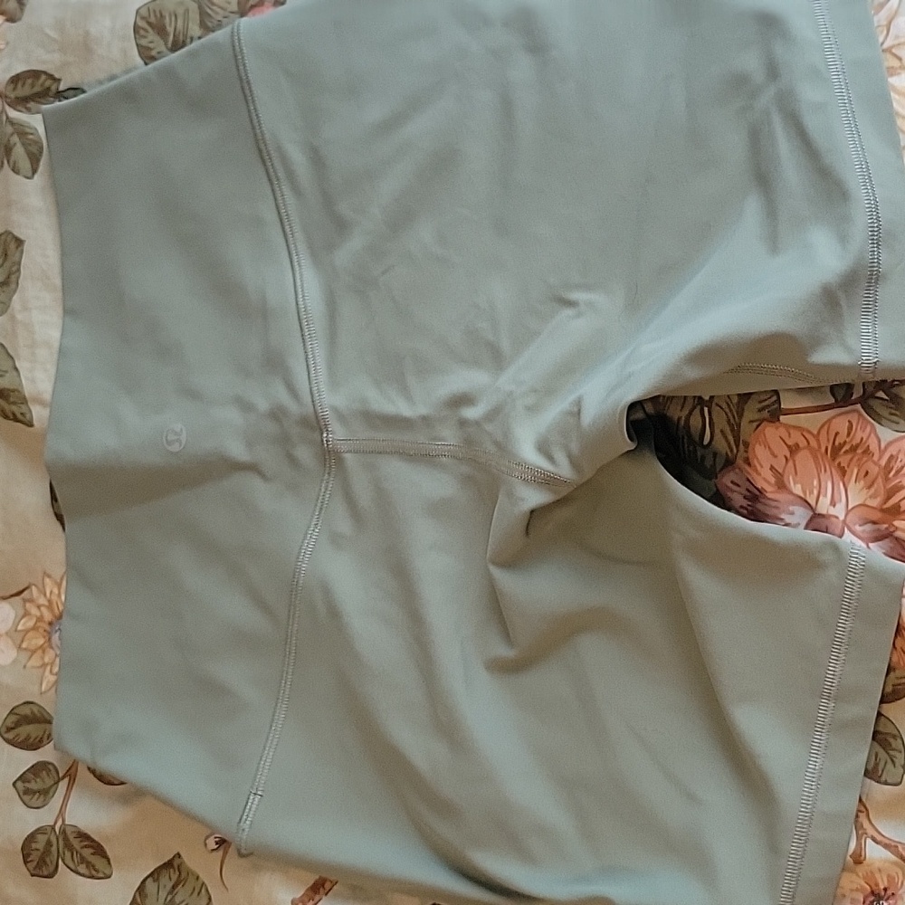 Lululemon Align Shorts 6 Inch 8 - Picture 3 of 5